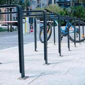 Metaliniai dviračių stovai su guma