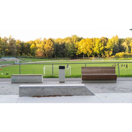 Betoninis suolas su atlošu ir Iroko medienos sėdima dalimi 'Premium Collection / STF/13-04-97_01/MDL'