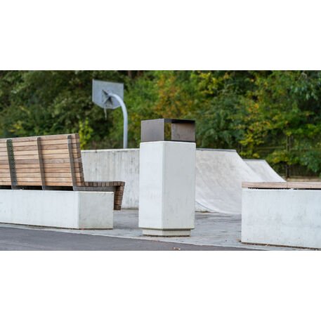 Betoninis suolas su atlošu ir Iroko medienos sėdima dalimi 'Premium Collection / STF/13-04-97_01/MDL'