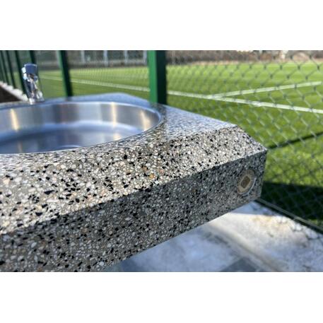 Betoninė vandens kolonėlė geriamajam vandeniui, apdirbta smulkia granito skaldele 'BS-255'