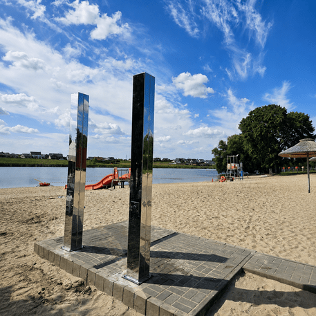 Doccia da spiaggia 3-in-1 in acciaio inox – doccia per il corpo, fontanella di acqua potabile e lavapiedi 'Pacific Shower H/2500mm'