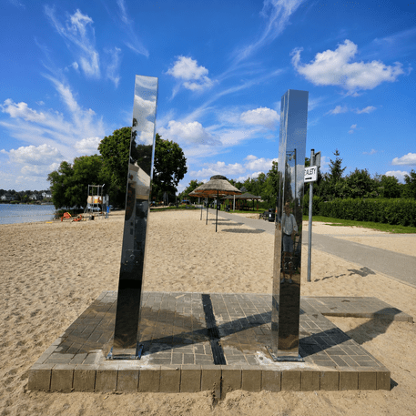 Doccia da spiaggia 3-in-1 in acciaio inox – doccia per il corpo, fontanella di acqua potabile e lavapiedi 'Pacific Shower H/2500mm'
