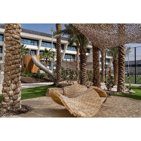 Lauko suoliukas-skulptūra viešosioms erdvėms „Chillen“ iš kolekcijos Smartcity®