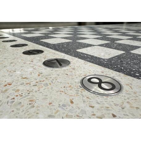 Betoninis šachmatų žaidimo stalas su suolais, šlifuotu terrazzo paviršiumi ir medinėmis sėdimomis dalimis 'Premium / 190x148xH/74cm / BS-115'