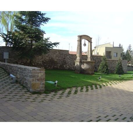 Biologiškai skaidomas medienos kompozito separatorius – žolei augti tarp trinkelių 'Rasen-Mohr ®'