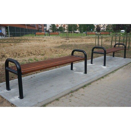 Металлическая скамейка без спинки с деревянным сиденьем 'MBG/84-Promyk II / 160-190cm'