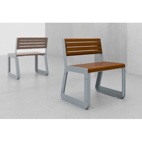 Metallstuhl mit Rückenlehne aus Iroko-Holz 'Sido / 001609'