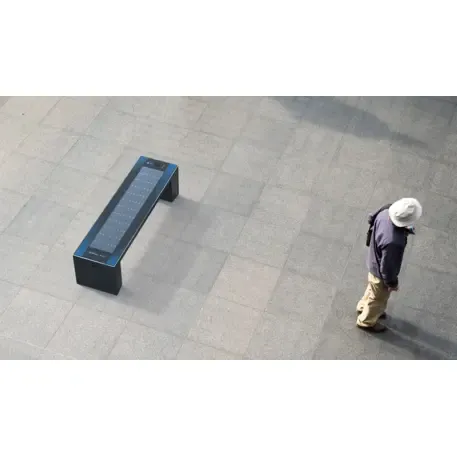 Išmanus suoliukas su saulės baterija, USB įkrovimu ir Smart City funkcijomis 'Smart Bench Rays'