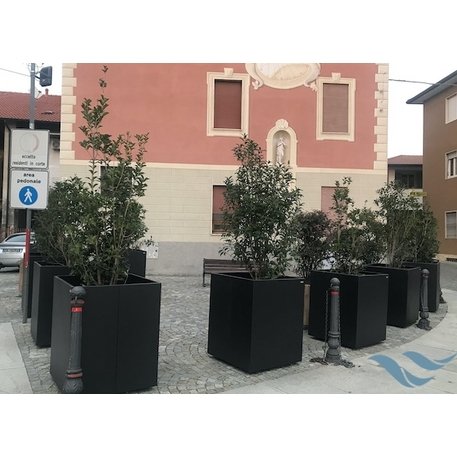 Kvadratinis metalinis lauko vazonas (gėlinė) 'Piramide / Square'