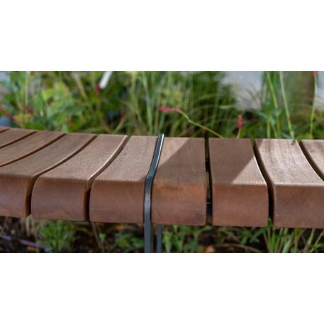 Lenktas arba tiesus metalinis suolas (suoliukas) su atlošu iš Iroko medienos 'Premium Collection / STF/19-04-78_02/MDL'