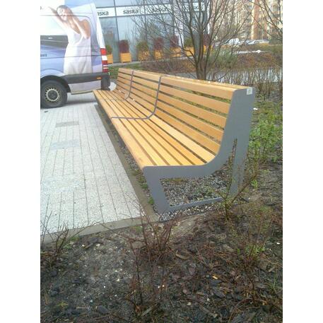 Metallbank mit Rückenlehne, aus Iroko-Holz gefertigt 'Premium Collection / STF/13-04-56/MDL'