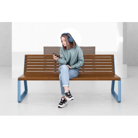 Panchina in metallo con schienale, realizzata in legno di Iroko 'Sido / 001603'