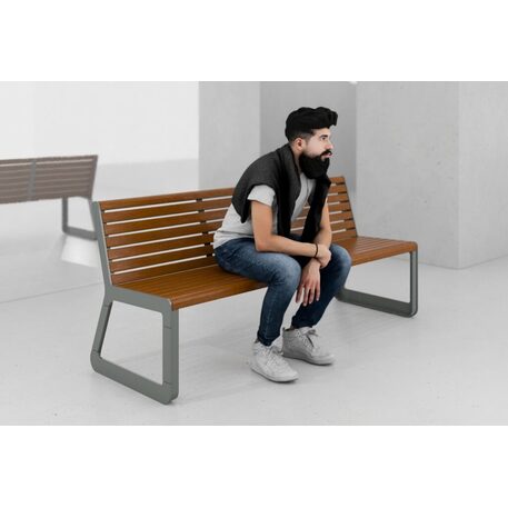 Panchina in metallo con schienale, realizzata in legno di Iroko 'Sido / 001603'