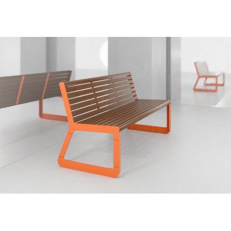 Panchina in metallo con schienale, realizzata in legno di Iroko 'Sido / 001603'