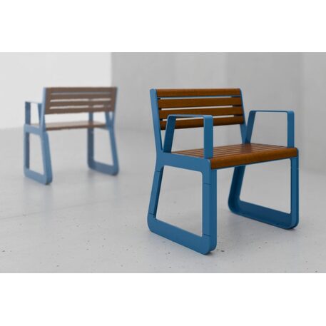 Sedia in metallo con schienale in legno di iroko 'Sido / 001610'