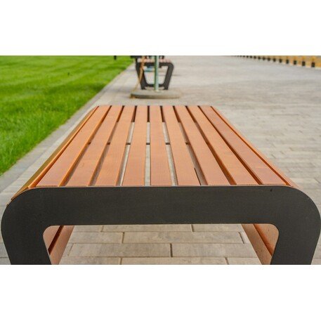 Металлическая скамейка без спинки с деревянным сиденьем 'MBG/87-Koliber / 182cm'