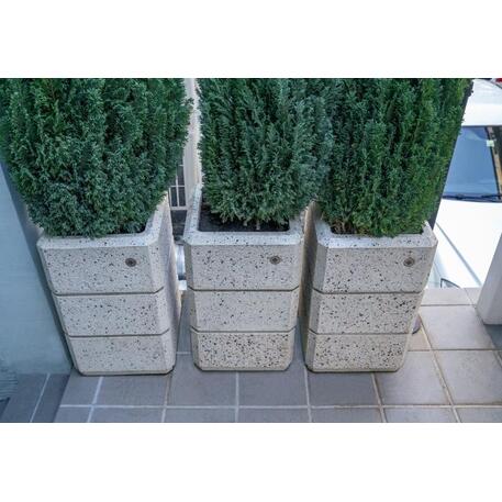 Kvadratinis betoninis vazonas – gėlinė, padengta smulkia granito skaldele 'Premium / 38x38xH/62cm_BS-76'