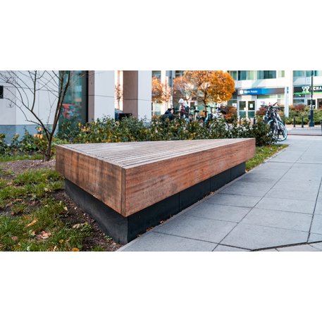 Ławka betonowa bez oparcia i z drewnianym siedziskiem Iroko 'Premium Collection / STF/13-02-77_10/MDL'