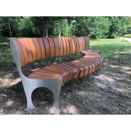 Lenktas arba tiesus metalinis suolas (suoliukas) su atlošu iš Iroko medienos 'Premium Collection / STF/19-04-78_01/MDL'