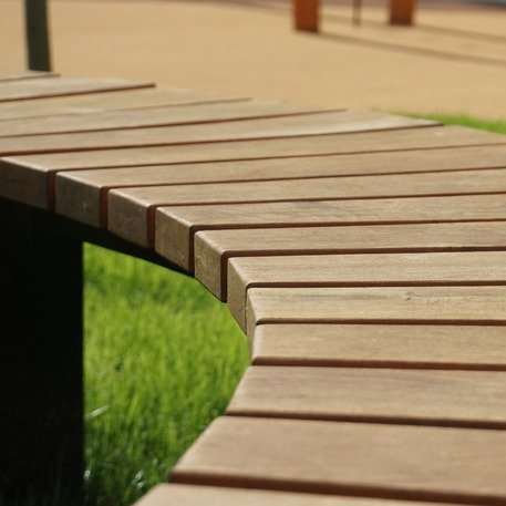 Metalinis suolas (suoliukas) be atlošo, pagamintas iš Iroko medienos 'Helio / 012136'