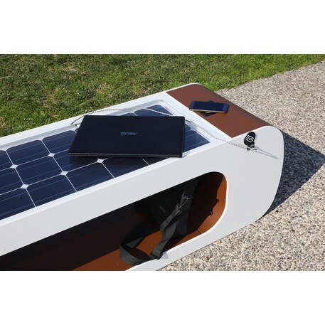 Išmanus suoliukas su saulės baterija, USB įkrovimu ir Smart City funkcijomis 'Elios Smart Bench'