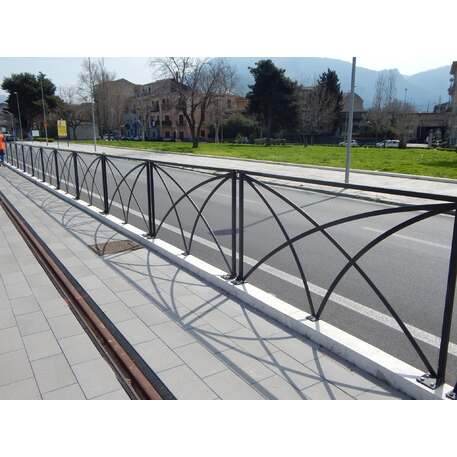 Metāla gājēju drošības barjera pilsētvidei 'Palermo Arcs - 351'