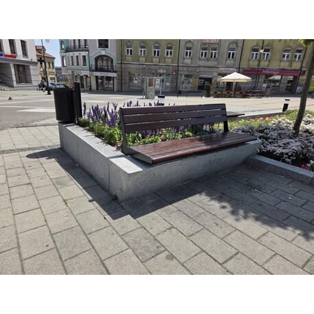 Metalinis suoliukas be atlošo, pagamintas iš Iroko medienos, tvirtinamas prie betoninių postamentų arba sienų 'Flow / 001259'