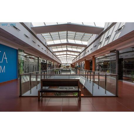 Металлическая скамейка со спинкой, изготовленная из древесины Ироко 'Premium Collection / STF/13-04-18_06/MDL'