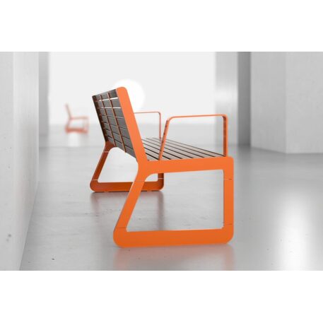 Panchina in metallo con schienale, realizzata in legno di Iroko 'Sido / 001604'