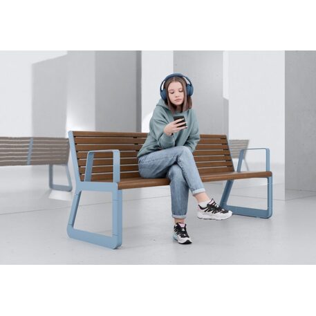 Panchina in metallo con schienale, realizzata in legno di Iroko 'Sido / 001604'