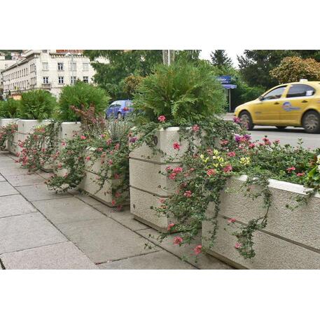 Kvadratinis betoninis vazonas – gėlinė, padengta smulkia granito skaldele 'Premium / 90x50xH/45cm_BS-79'