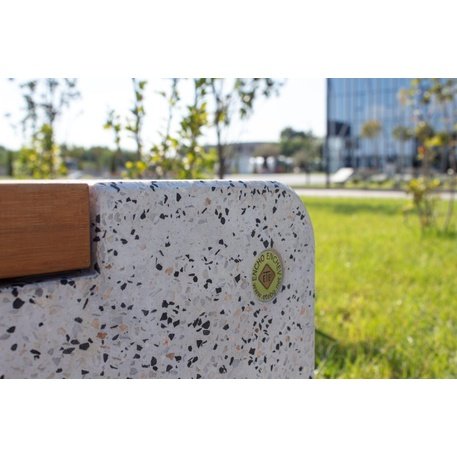 HPC Terrazzo betoninis suolas su medine sėdimąja dalimi BS-233 | Urban Premium Collection