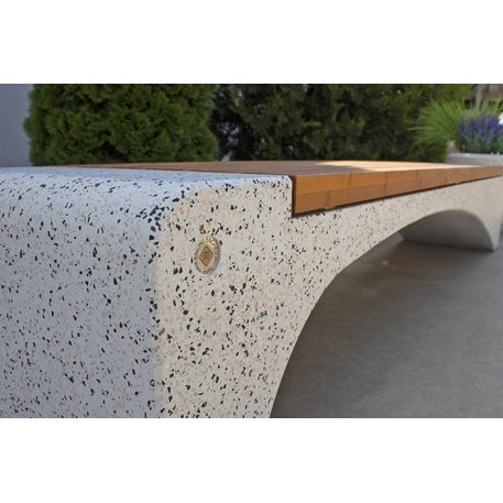 HPC Terrazzo betoninis suolas su medine sėdimąja dalimi BS-233 | Urban Premium Collection