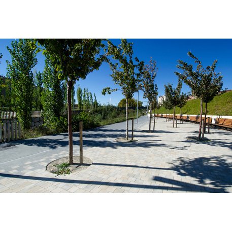 Коллекция бетонной плитки разных размеров и цветов 'Terana® light'