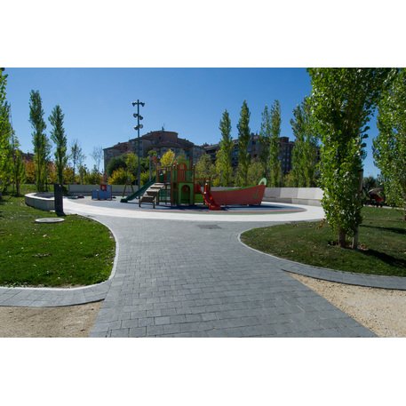 Коллекция бетонной плитки разных размеров и цветов 'Terana® light'