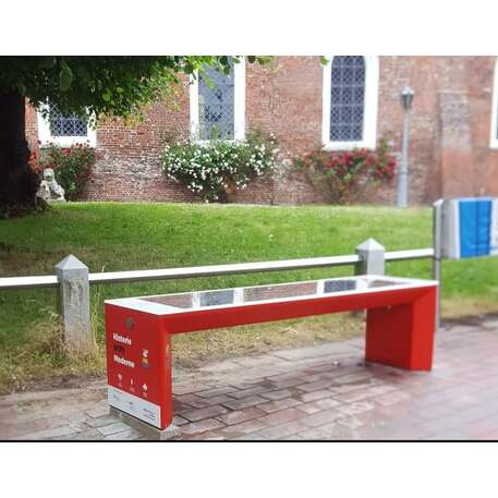 Išmanus suoliukas su saulės baterija, USB įkrovimu ir Smart City funkcijomis 'Mini Smart Bench'