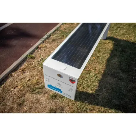Išmanus suoliukas su saulės baterija, USB įkrovimu ir Smart City funkcijomis 'Mini Smart Bench'