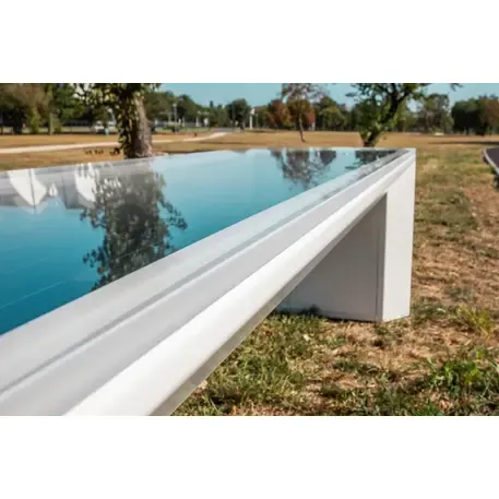 Išmanus suoliukas su saulės baterija, USB įkrovimu ir Smart City funkcijomis 'Mini Smart Bench'
