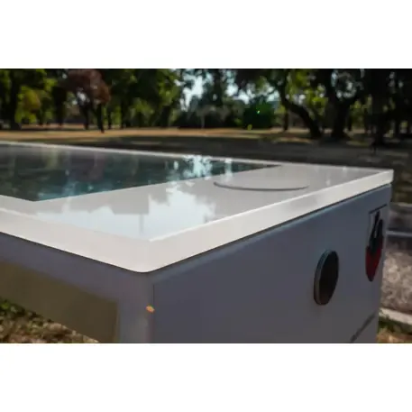 Išmanus suoliukas su saulės baterija, USB įkrovimu ir Smart City funkcijomis 'Mini Smart Bench'