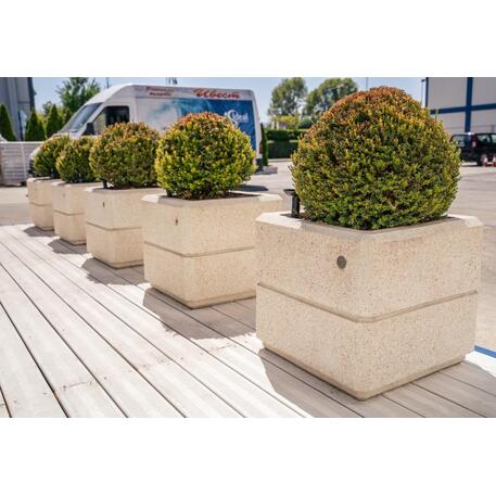 Kvadratinis betoninis vazonas – gėlinė, padengta smulkia granito skaldele 'Premium / 50x50xH/45cm_BS-82'