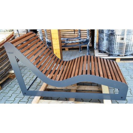 Metal lounge chair with wooden seat 'BD/LM002_1702/MDL'