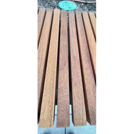 Concrete bench without backrest and with Iroko wood seating 'Premium Collection / STF/13-02-46_01/MDL'