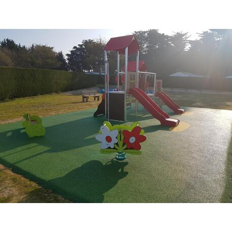 Spalvotas suoliukas vaikų žaidimo aikštelėms 'MO_BA-2002-02'