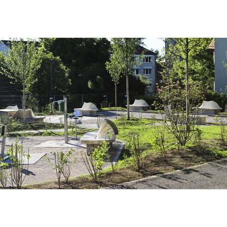 Lauko suoliukas-skulptūra viešosioms erdvėms „Wave“ iš kolekcijos Smartcity®