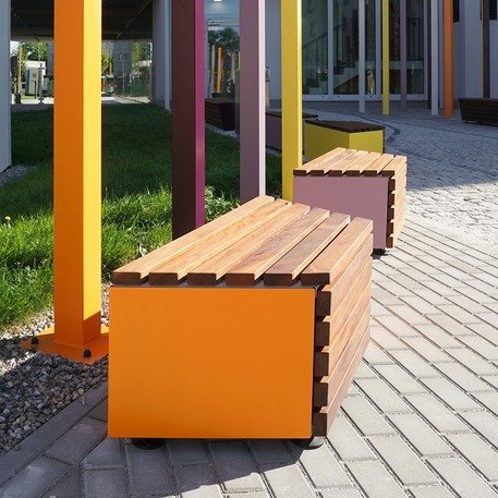Modulinis metalinis suolas (suoliukas) be atlošo, pagamintas iš Iroko medienos 'Hexie Urban design / 012144'