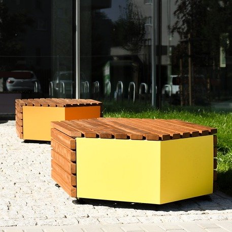 Modulinis metalinis suolas (suoliukas) be atlošo, pagamintas iš Iroko medienos 'Hexie Urban design / 012144'