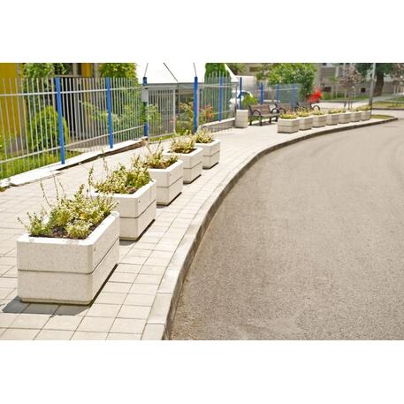 Kvadratinis betoninis vazonas – gėlinė, padengta smulkia granito skaldele 'Premium / 77x38xH/40cm_BS-174'