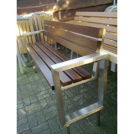 Metalinis suoliukas su atlošu, pagamintas iš Iroko medienos 'Premium / STF/06-04-09_01/MDL'