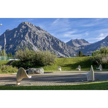 Lauko suoliukas-skulptūra viešosioms erdvėms „Waterdrop“ iš kolekcijos Smartcity®