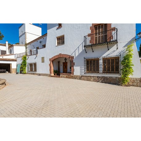 Collezione di pavimentazioni in calcestruzzo di varie dimensioni e colori 'Terana® taco'